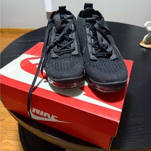 Nike Men's Black Knit Sneakers